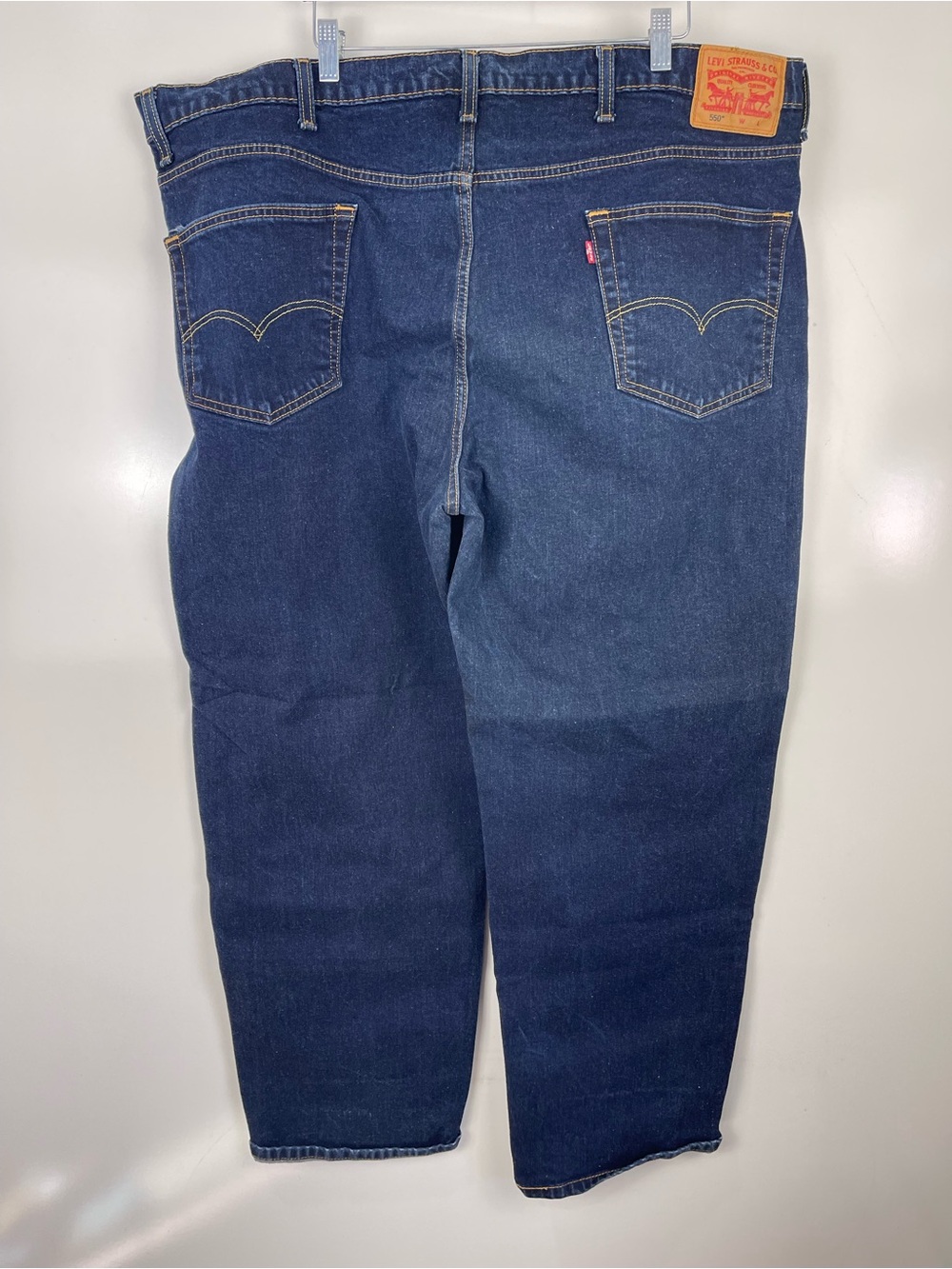 Levi’s 550 Men’s Relaxed Fit Jeans Dark Wash Blue Size 48x32 Classic Straight - Picture 2 of 7
